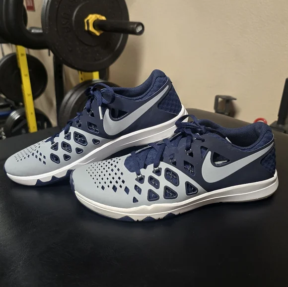 Nike Train *10.5* - Picture 3 of 9